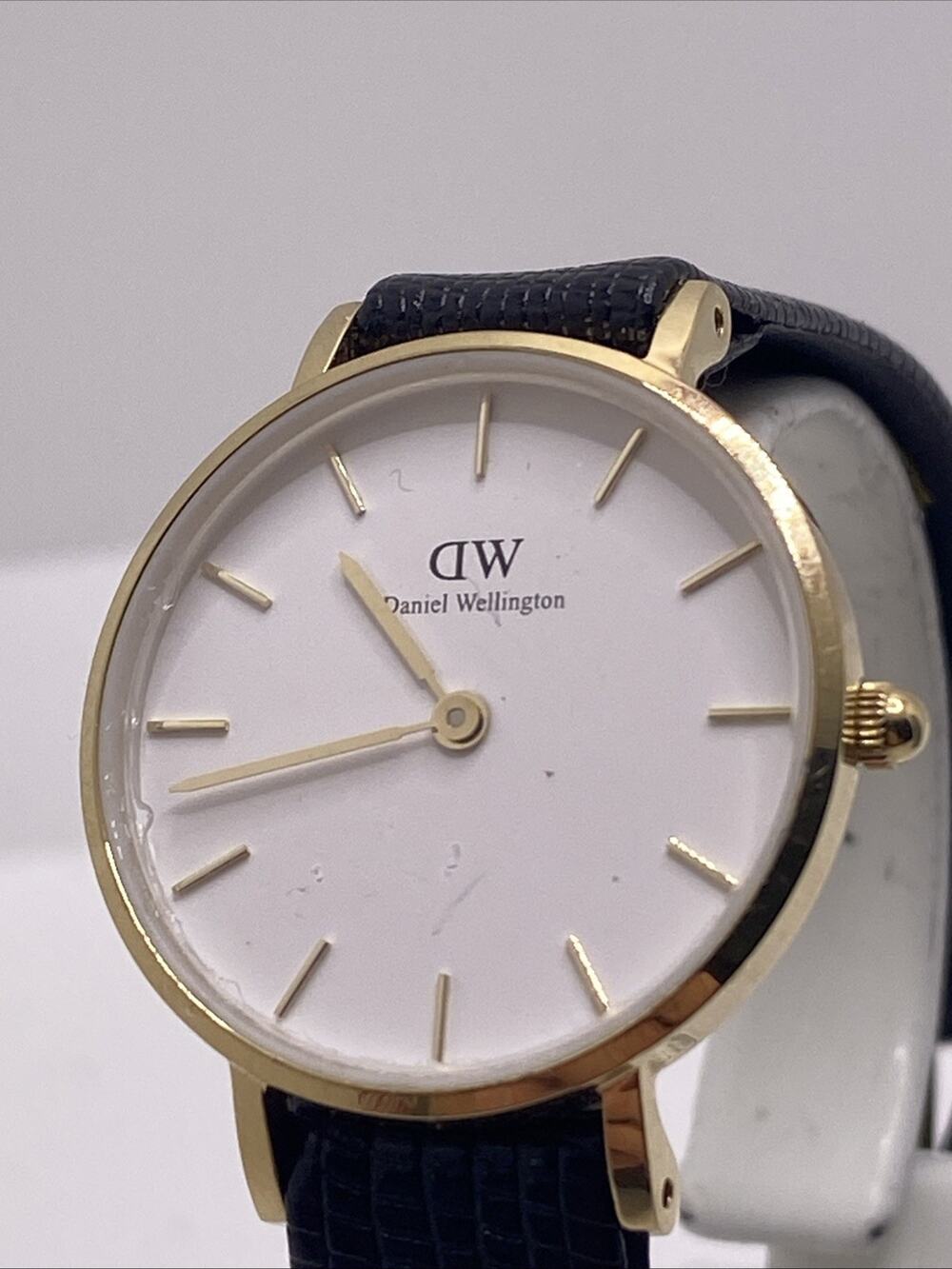Daniel Wellington Womens Gold Tone Watch New Battery